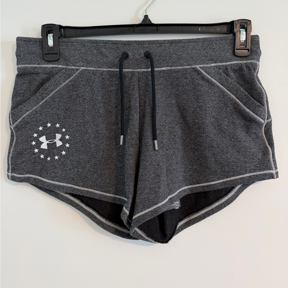 New Women’s medium Under Armor Threadborne Freedom gray Shorts